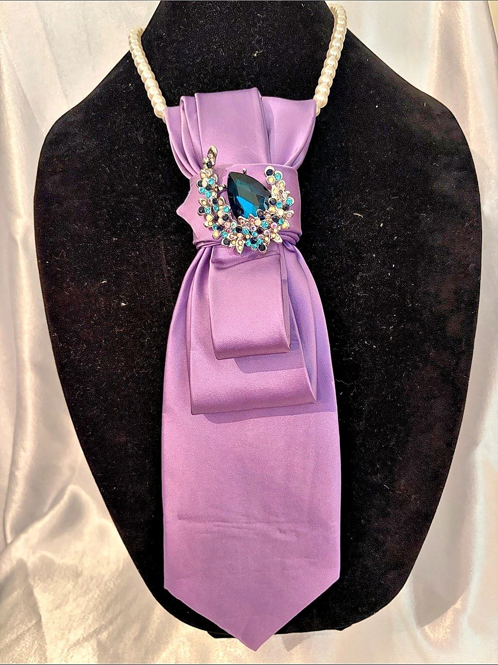Stafford Jeweled Necklace Tie in Purple